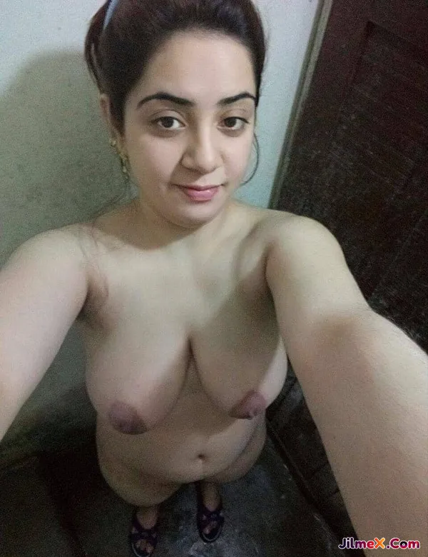 Pose Seksi Janda Cantik Awet Muda Telanjang Bulat